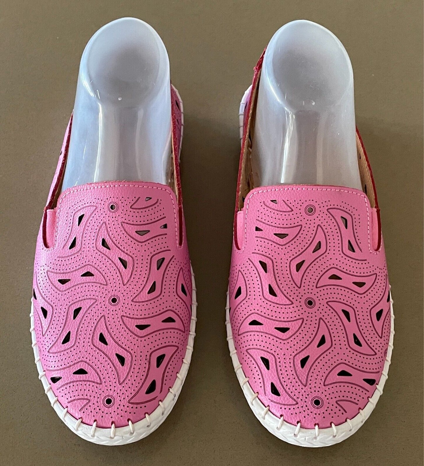 VICTORIA HILL Sneakers Pink Leather Cut Out Pull One White Rubber Sole Size 10