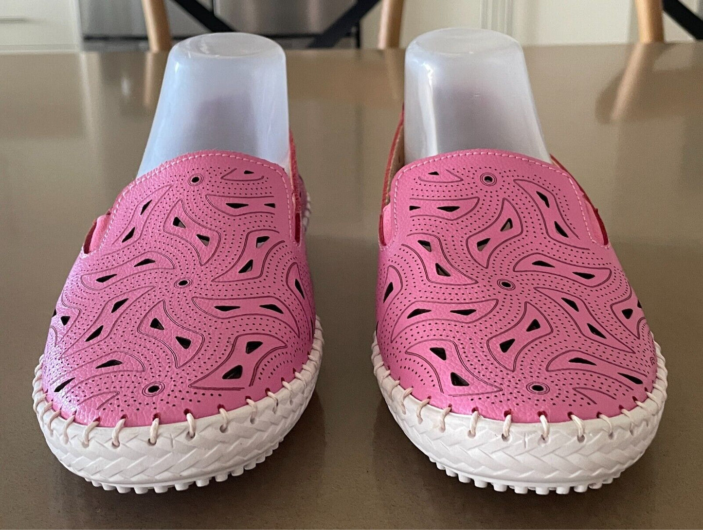 VICTORIA HILL Sneakers Pink Leather Cut Out Pull One White Rubber Sole Size 10