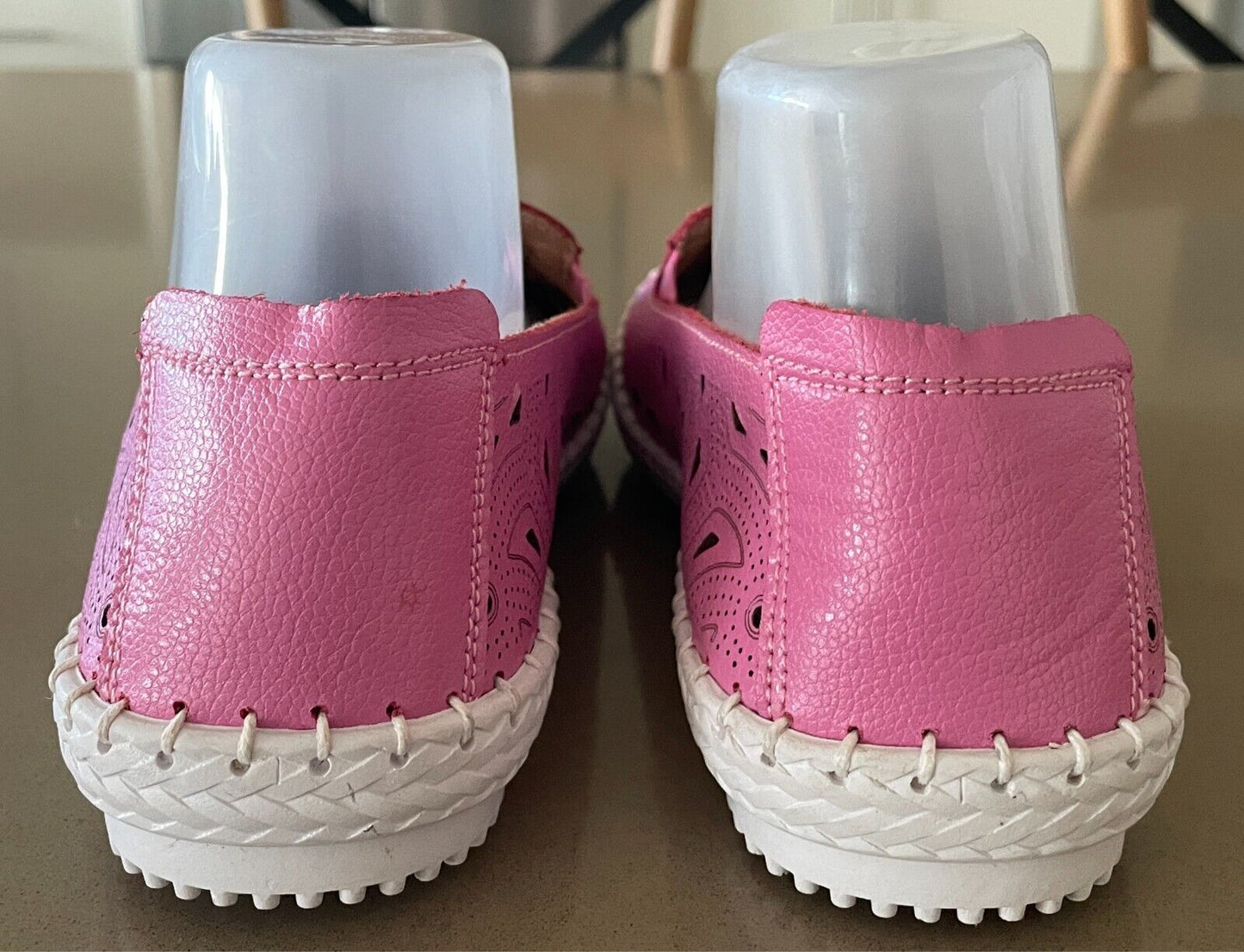 VICTORIA HILL Sneakers Pink Leather Cut Out Pull One White Rubber Sole Size 10