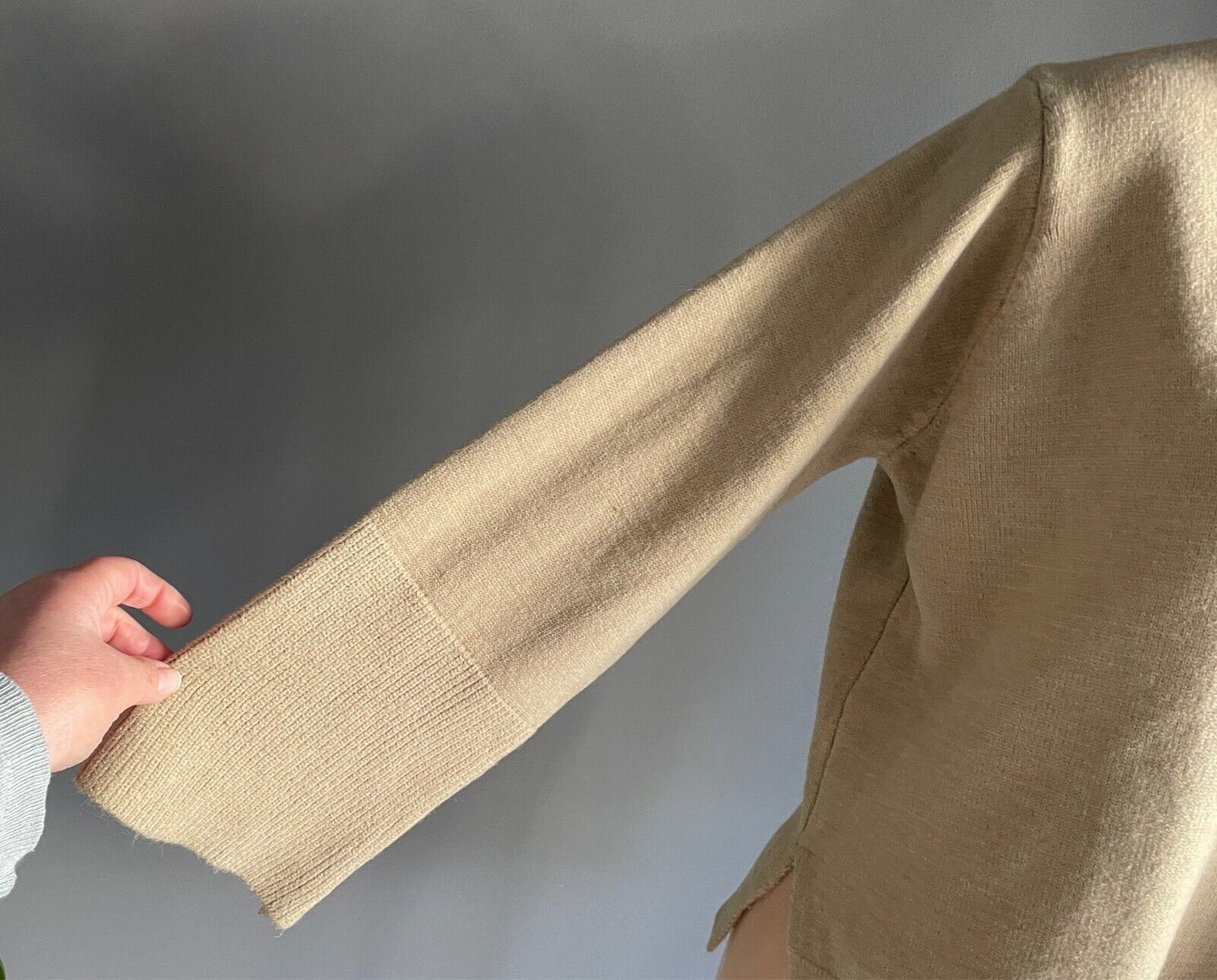 Knit Jumper Beige Sweater Long Bell Sleeves Size 16 V Neck Relaxed Fit