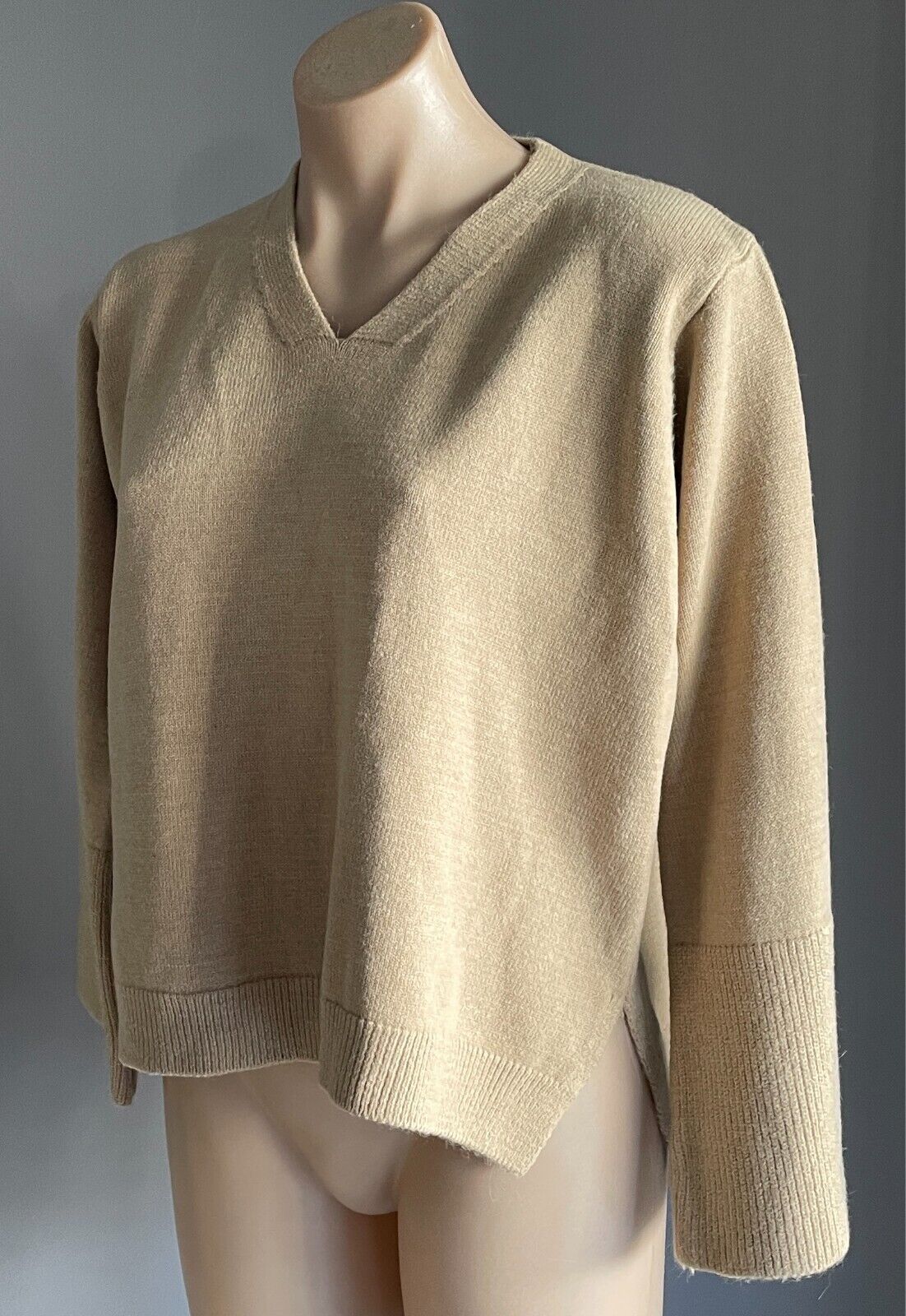 Knit Jumper Beige Sweater Long Bell Sleeves Size 16 V Neck Relaxed Fit