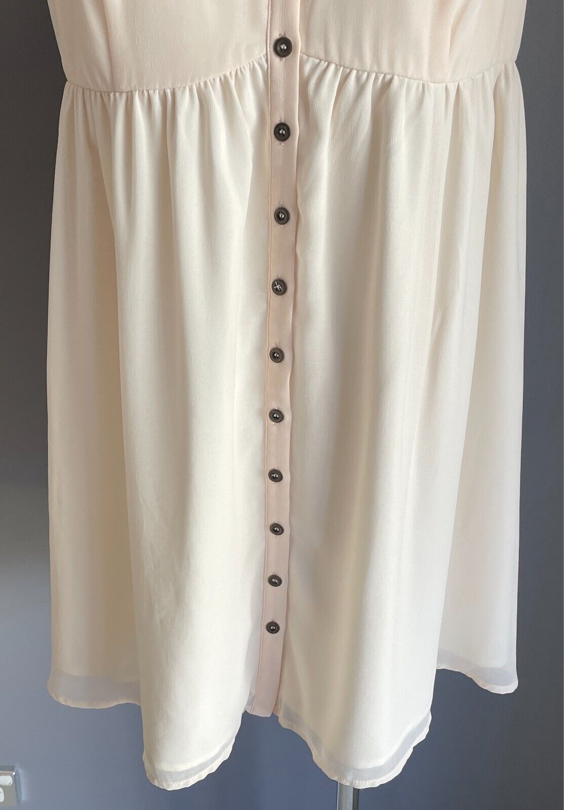 BLUEJUICE Off White Sleeveless Shift Dress Size 14 Button Front Lined Short NEW
