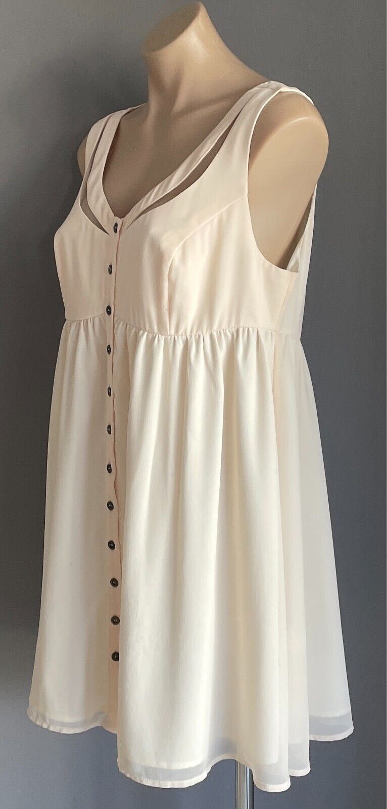 BLUEJUICE Off White Sleeveless Shift Dress Size 14 Button Front Lined Short NEW