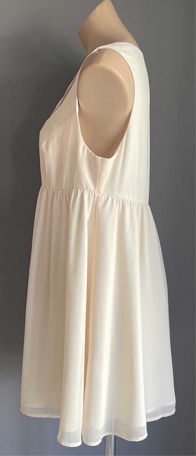 BLUEJUICE Off White Sleeveless Shift Dress Size 14 Button Front Lined Short NEW