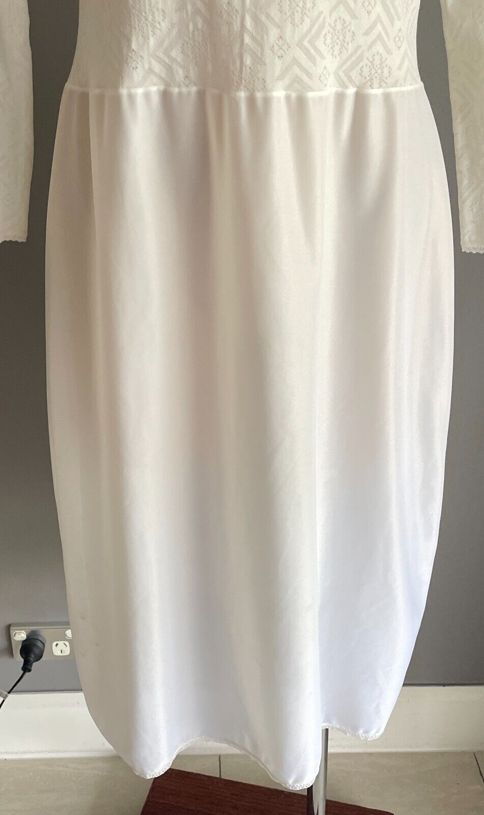 IT'S A PLEASURE White Long Sleeve Body Lace Spencer Slip Size L Vintage