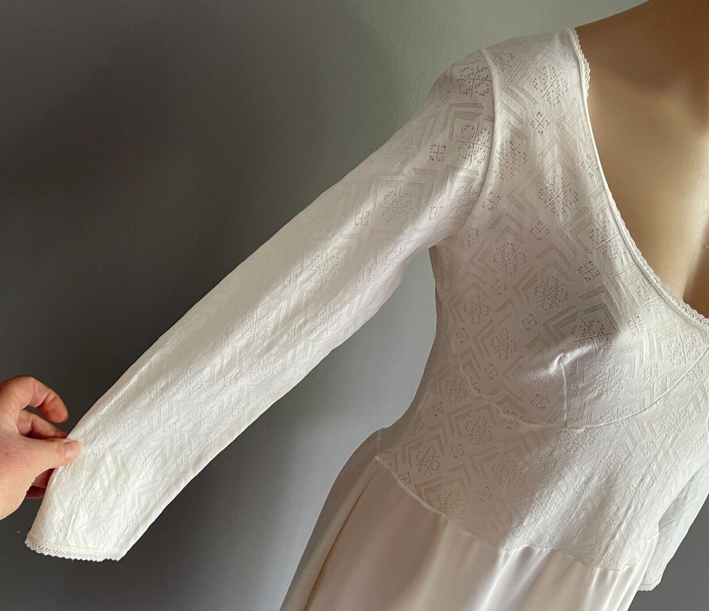 IT'S A PLEASURE White Long Sleeve Body Lace Spencer Slip Size L Vintage