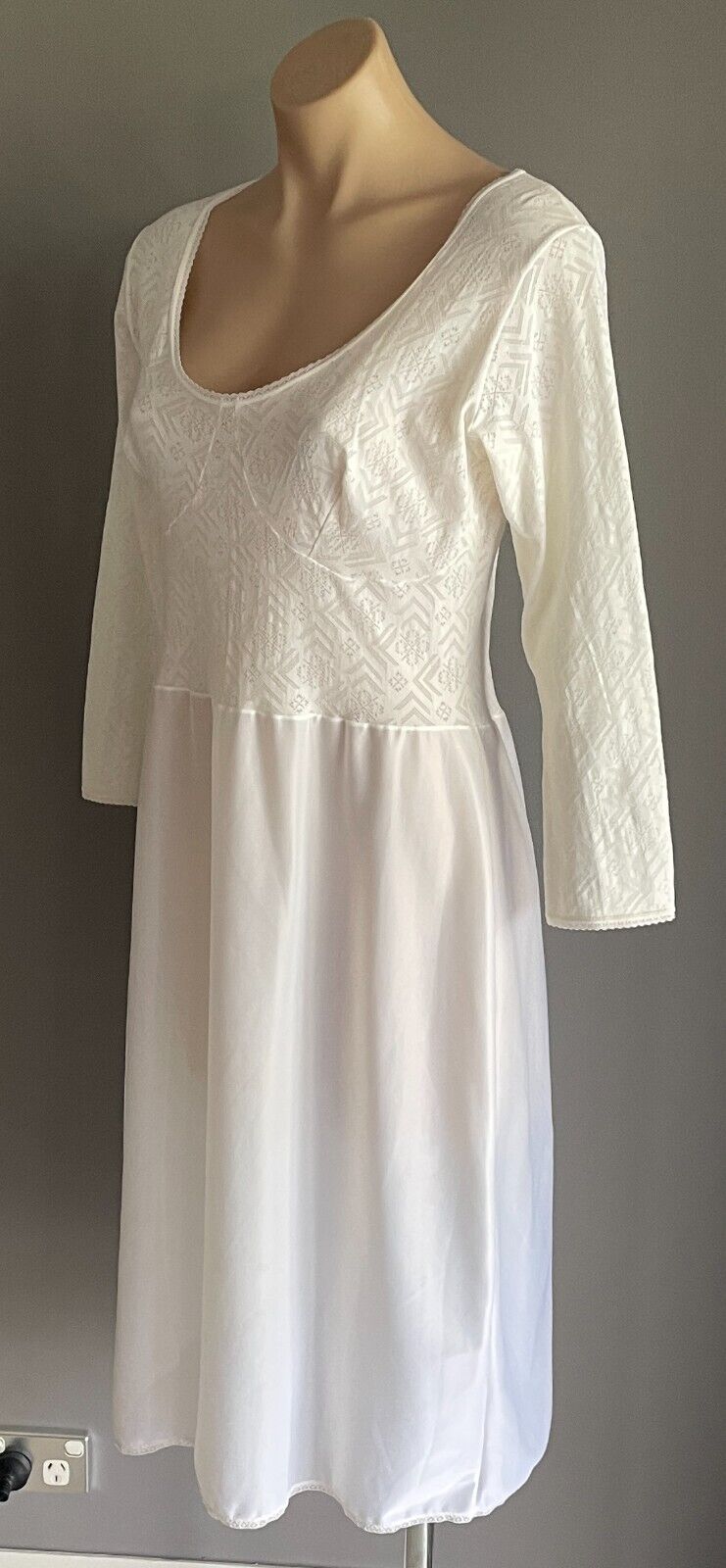 IT'S A PLEASURE White Long Sleeve Body Lace Spencer Slip Size L Vintage