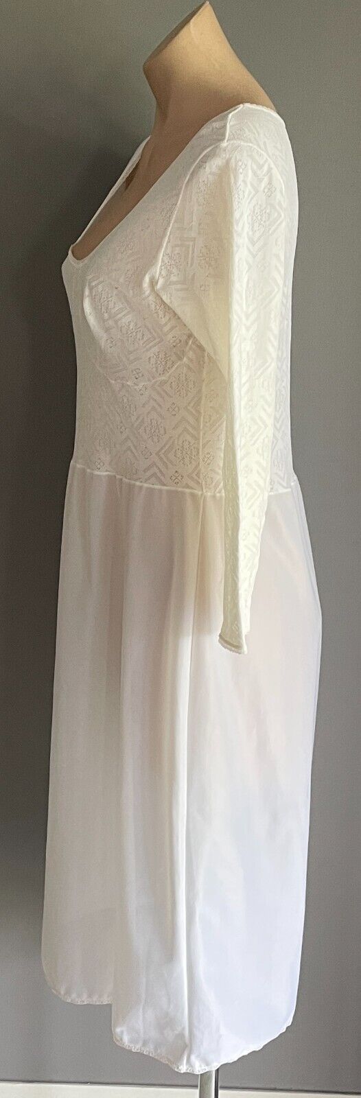 IT'S A PLEASURE White Long Sleeve Body Lace Spencer Slip Size L Vintage