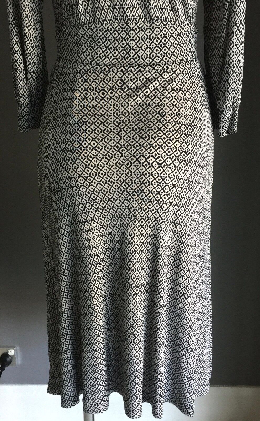 SPORTSCRAFT Empire Dress Navy White Tile Print 3/4 Sleeve Size 8 10 Gorgeous