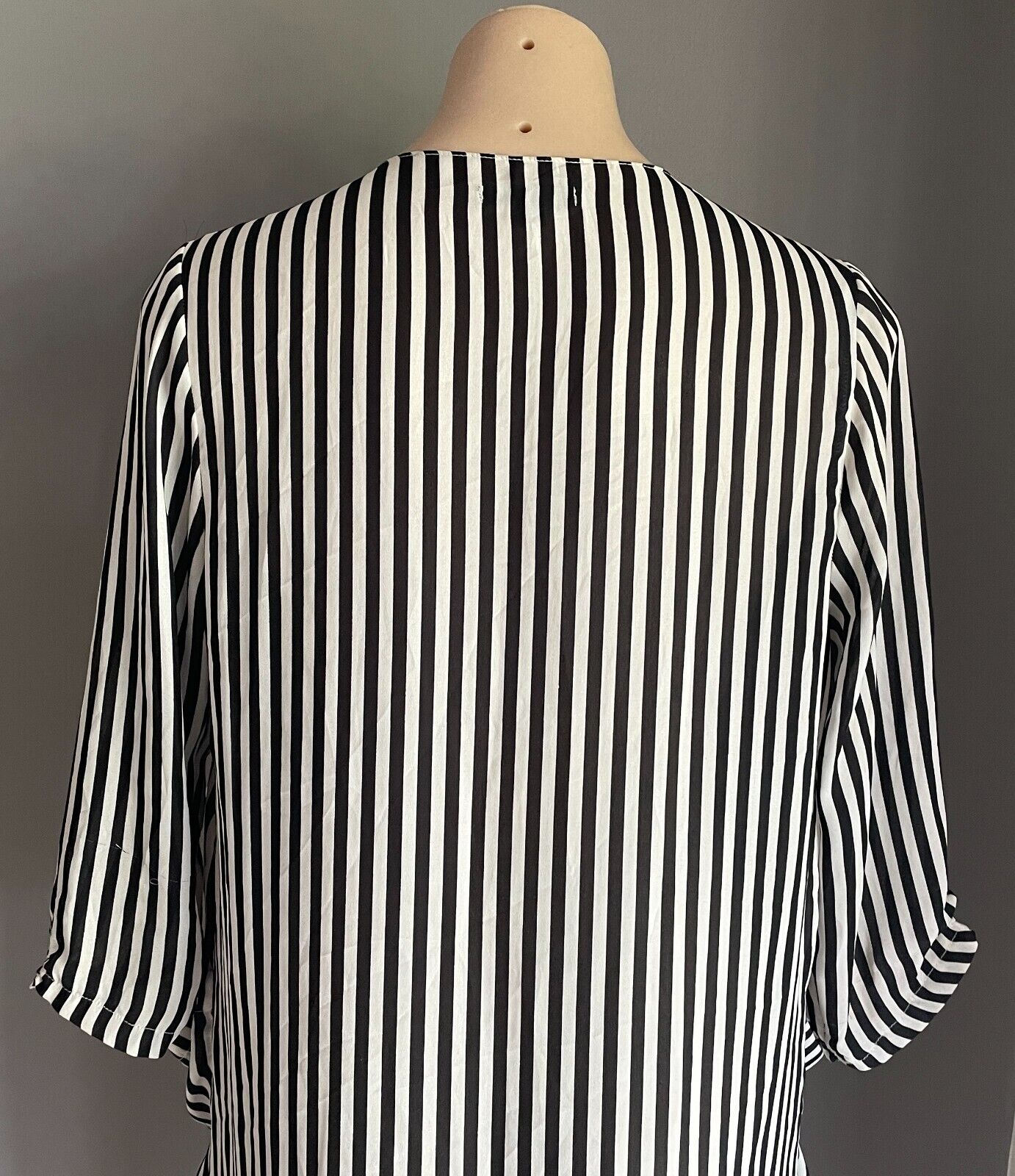PAPER CLOSET Black White Stripe Waterfall Drape Jacket Size 6 Ruched 3/4 Sleeves
