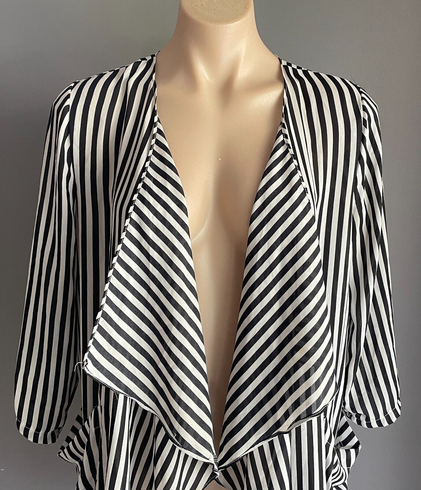 PAPER CLOSET Black White Stripe Waterfall Drape Jacket Size 6 Ruched 3/4 Sleeves