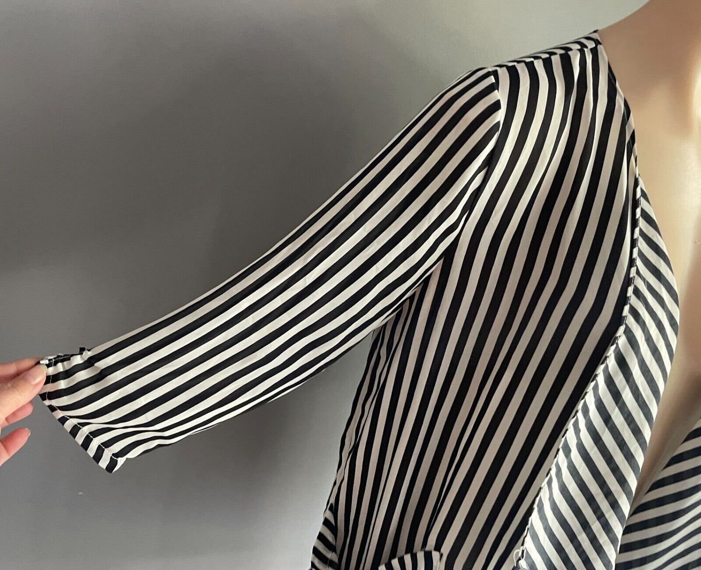 PAPER CLOSET Black White Stripe Waterfall Drape Jacket Size 6 Ruched 3/4 Sleeves