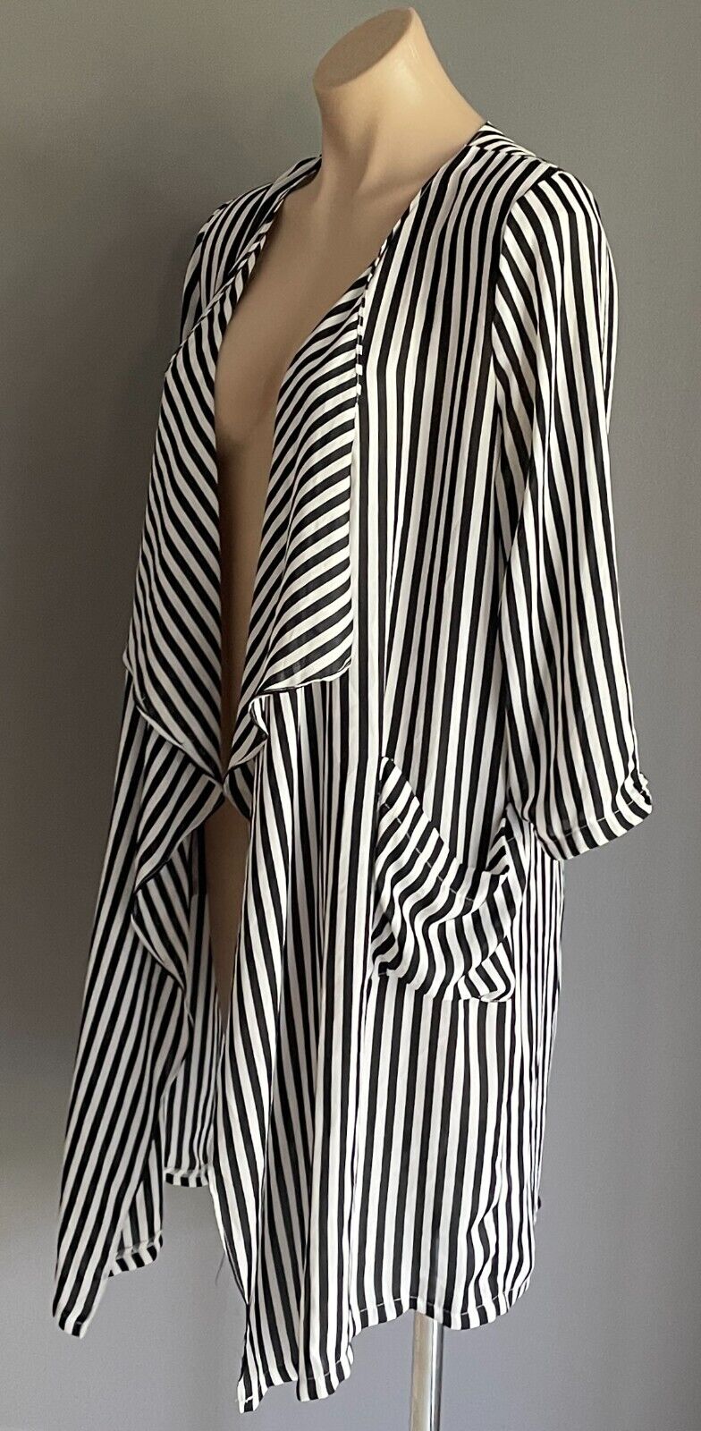 PAPER CLOSET Black White Stripe Waterfall Drape Jacket Size 6 Ruched 3/4 Sleeves