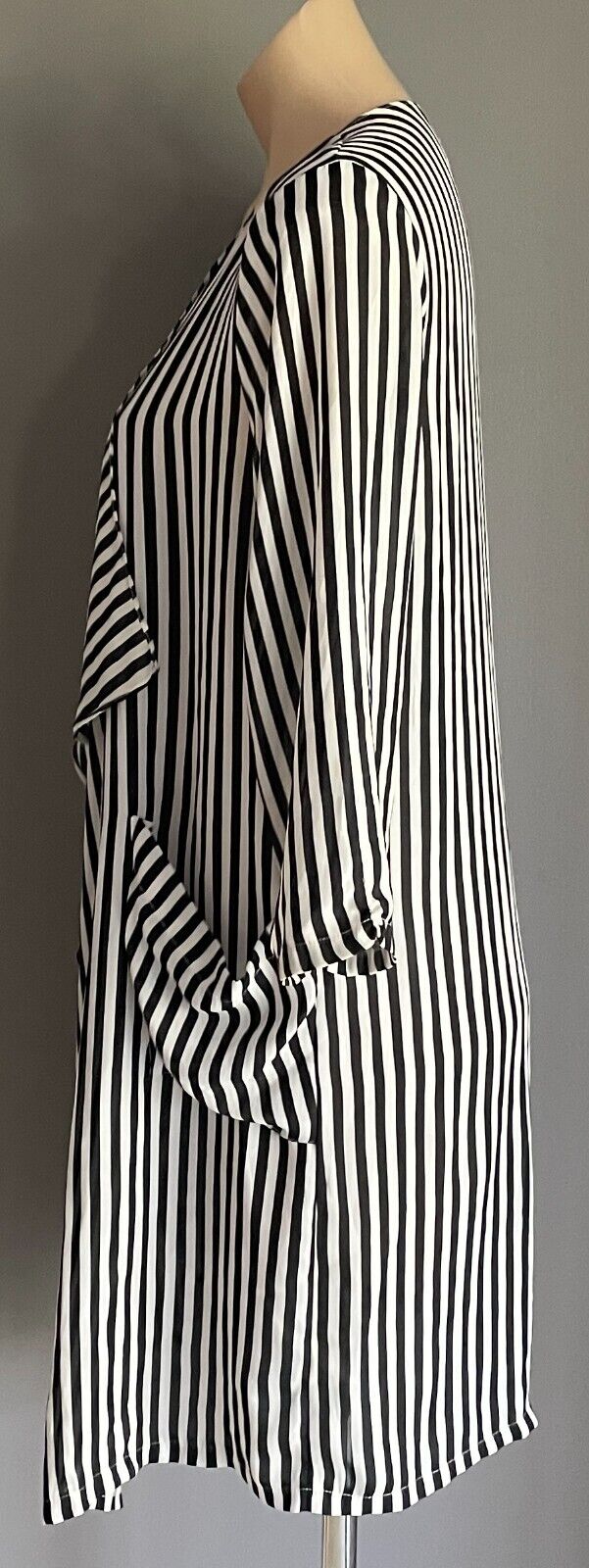 PAPER CLOSET Black White Stripe Waterfall Drape Jacket Size 6 Ruched 3/4 Sleeves