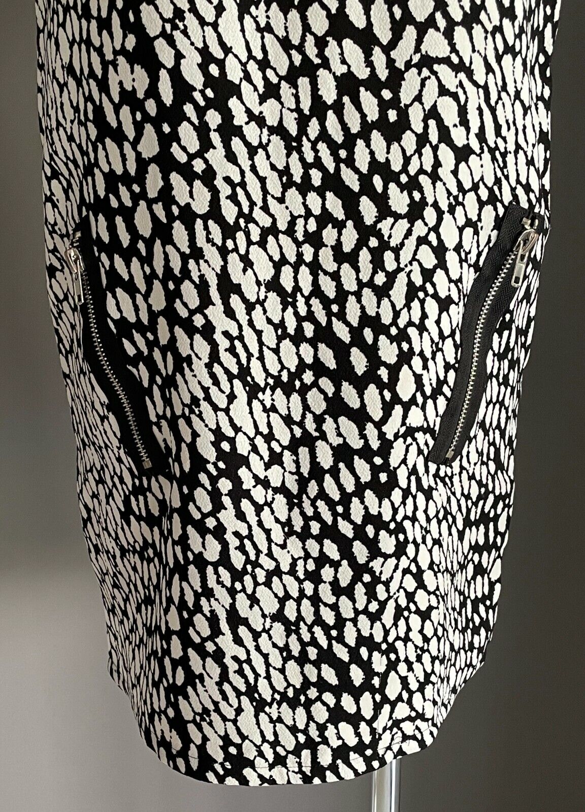 PAPER SCISSORS Dress Black & White Print Extended Sleeve Zip Trim Shift Size 10