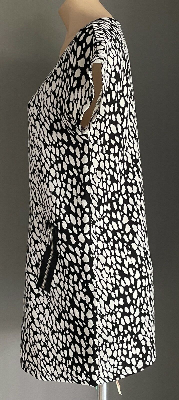 PAPER SCISSORS Dress Black & White Print Extended Sleeve Zip Trim Shift Size 10