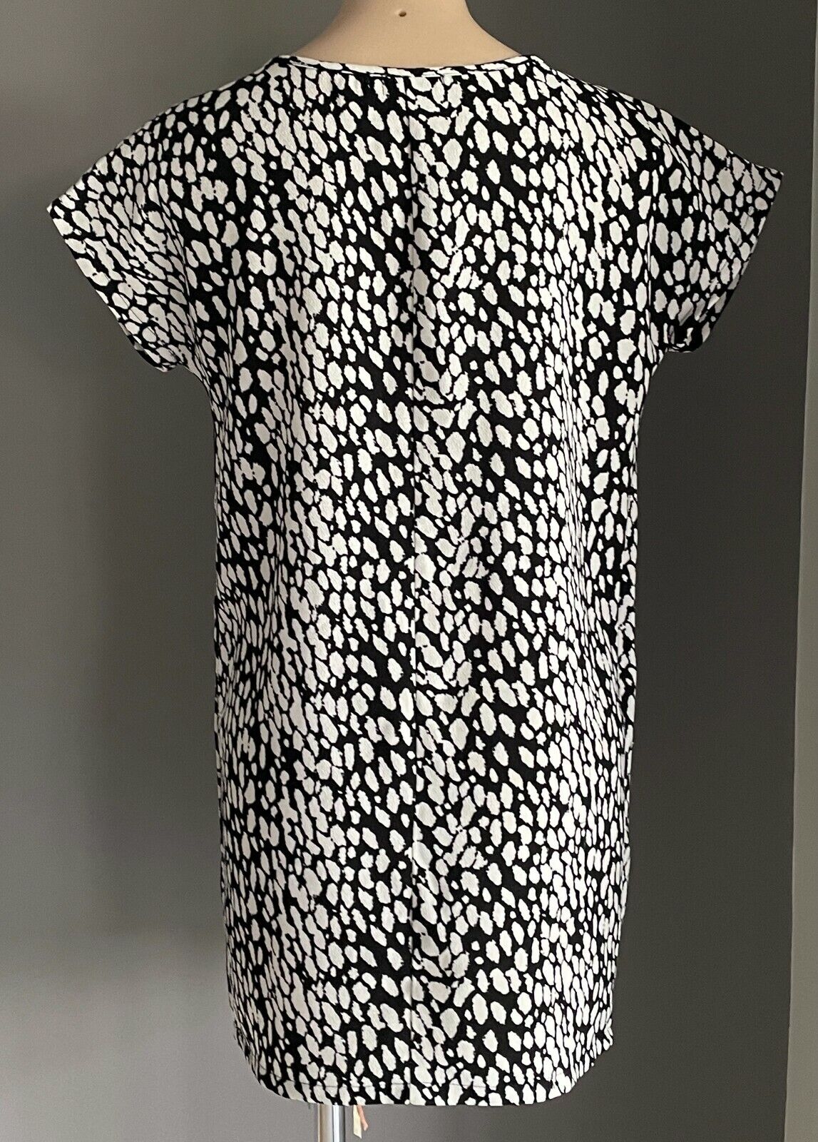 PAPER SCISSORS Dress Black & White Print Extended Sleeve Zip Trim Shift Size 10