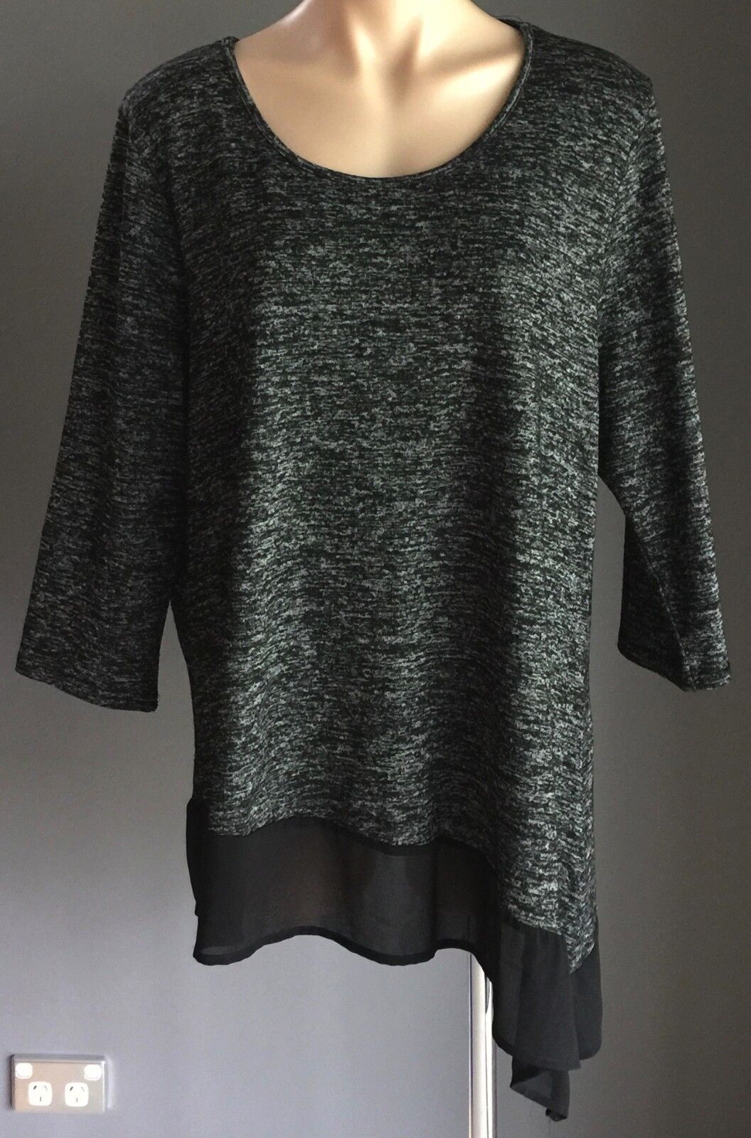 CROSSROADS Top Grey Black & White  Asymmetric Hem 3/4 Sleeve Plus Size 22