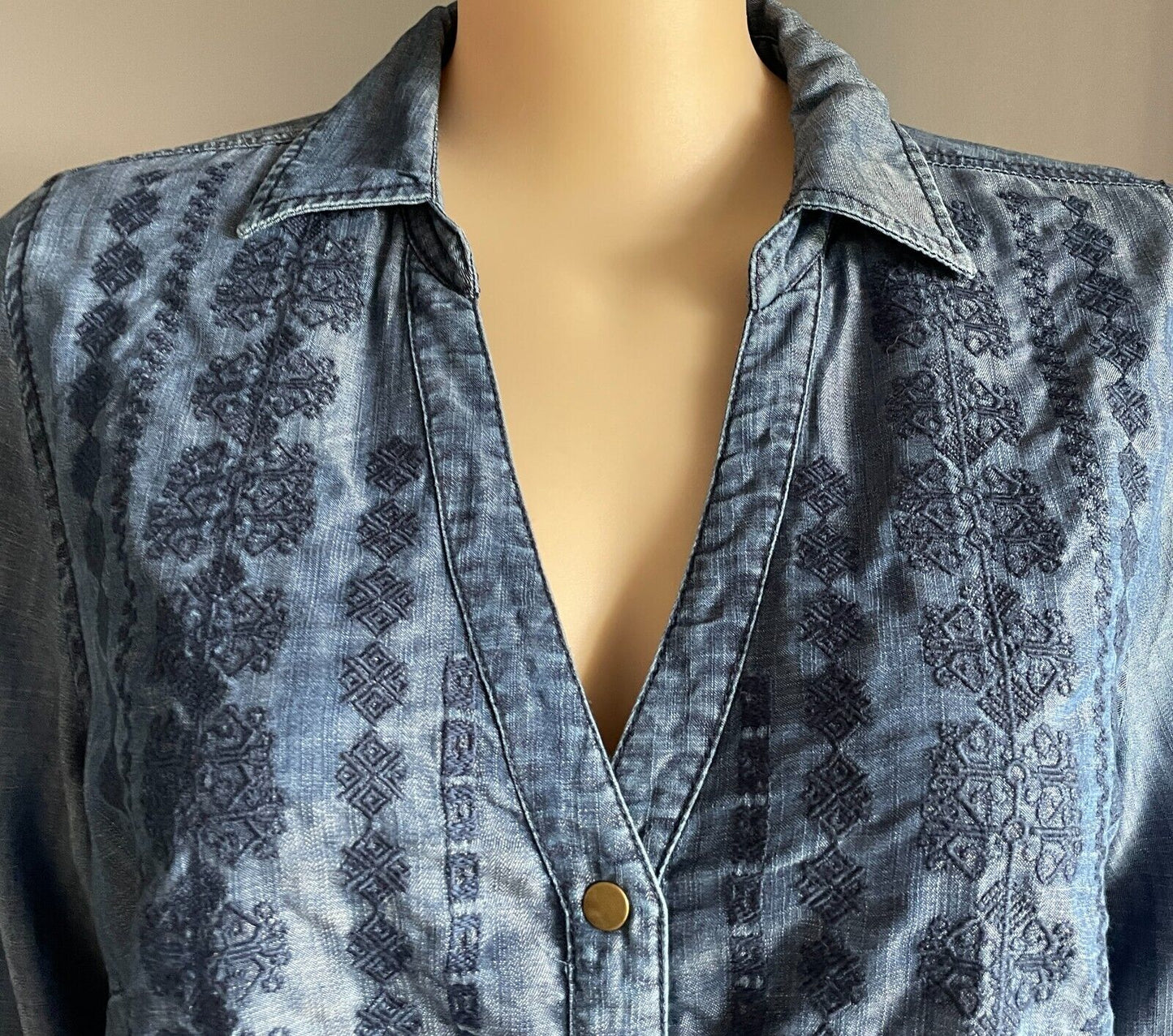 VIRTUELLE TS Chambray Blue Tencel Shirt Long Sleeve Embroidered Size 22 NEW