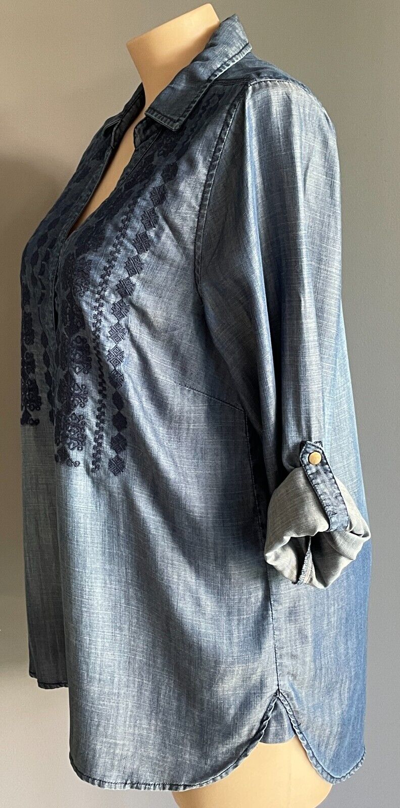 VIRTUELLE TS Chambray Blue Tencel Shirt Long Sleeve Embroidered Size 22 NEW