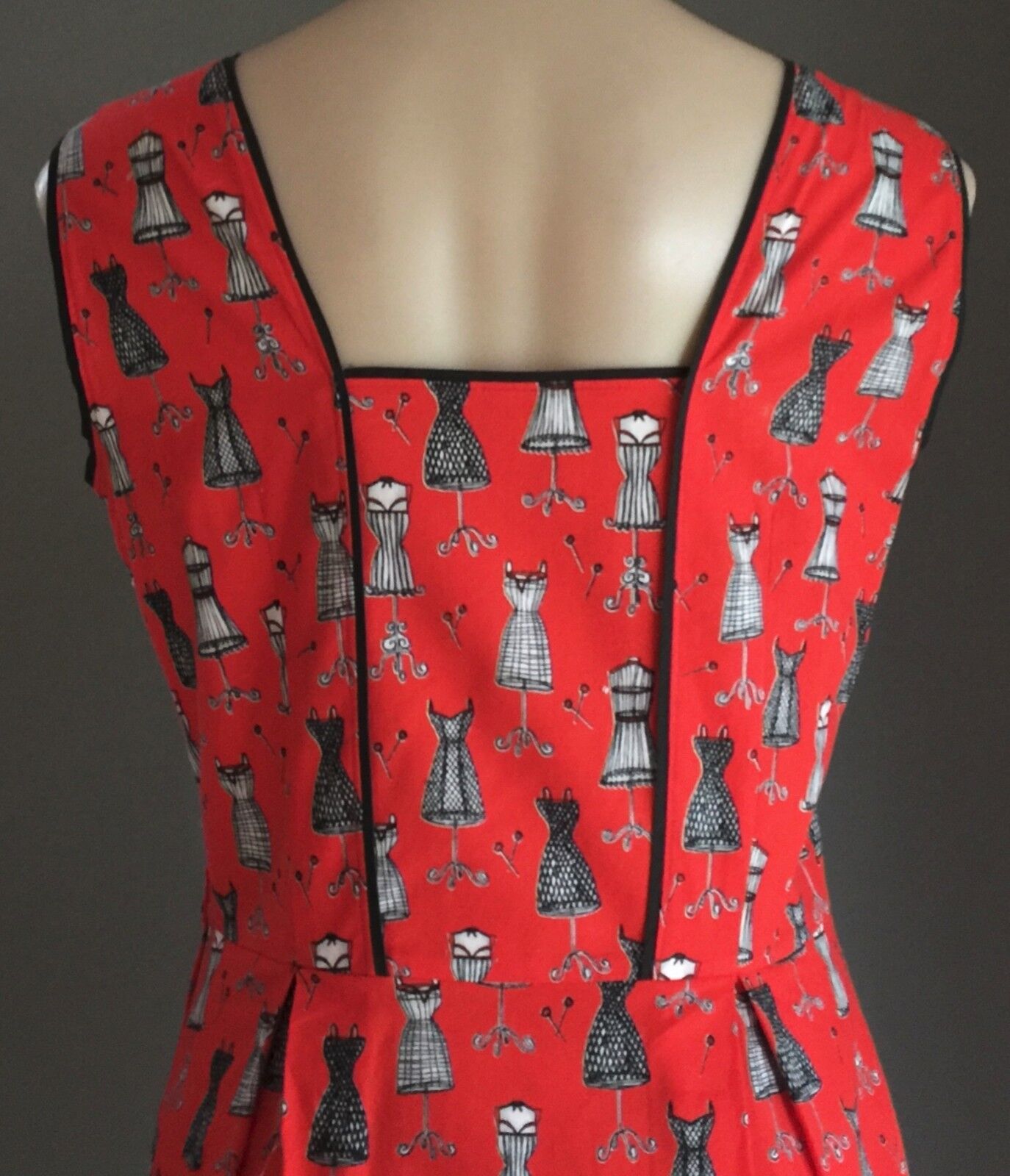 Vtg Pattern Dress Red Black White "Dressmaker Mannequin" Print Size 12 NEW