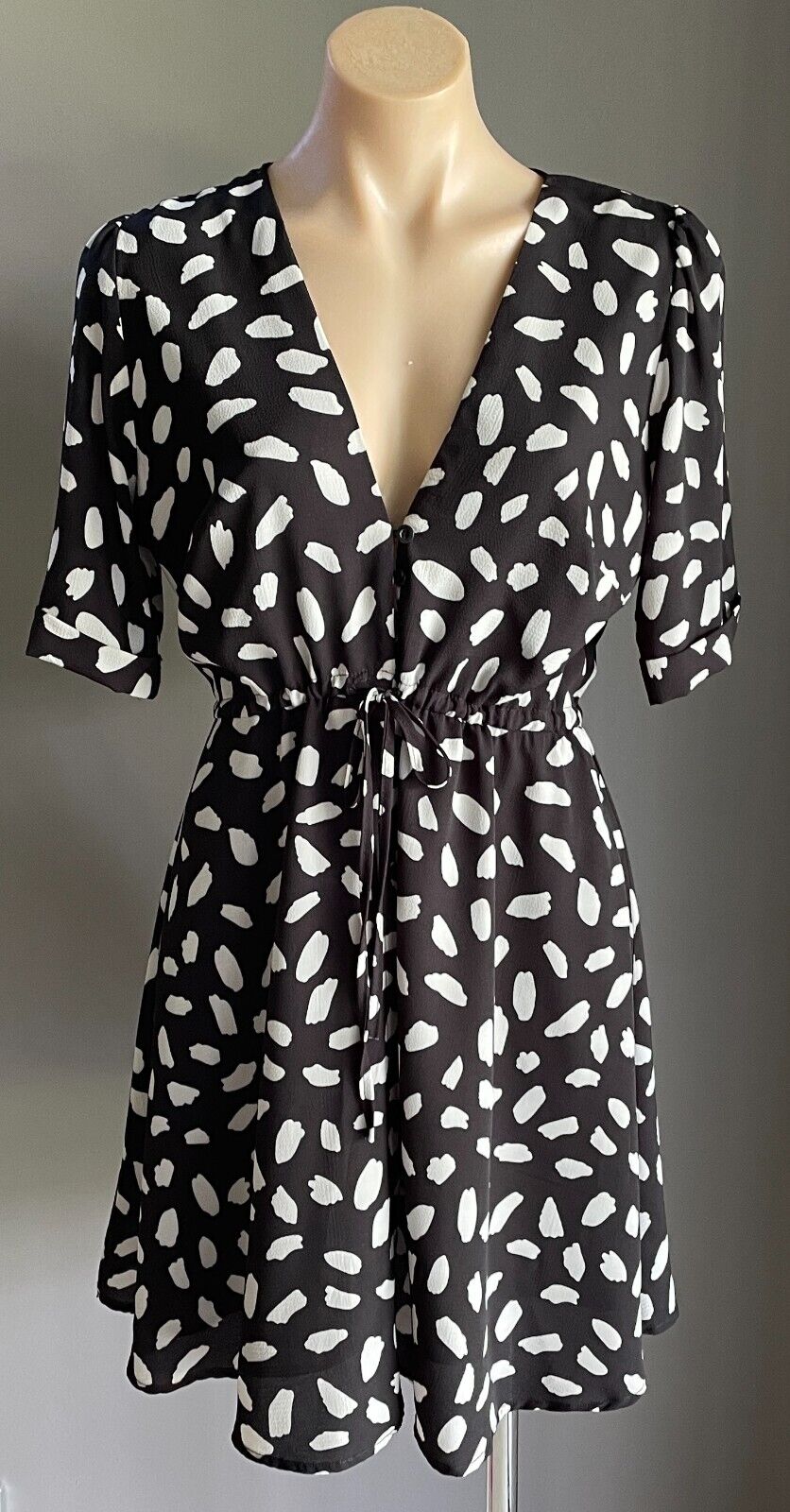 BANANAS Dress Button Front Black White Short Sleeve A-Line Lined Size 10 NEW