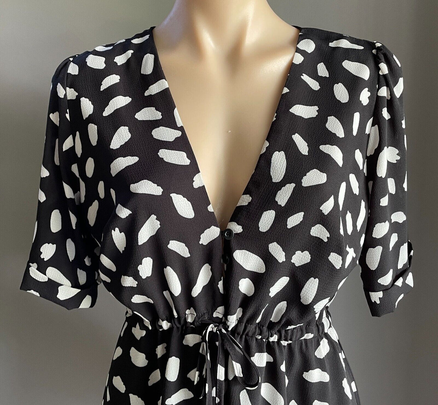 BANANAS Dress Button Front Black White Short Sleeve A-Line Lined Size 10 NEW