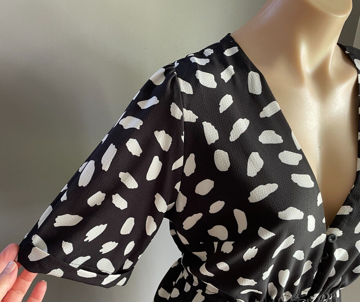 BANANAS Dress Button Front Black White Short Sleeve A-Line Lined Size 10 NEW