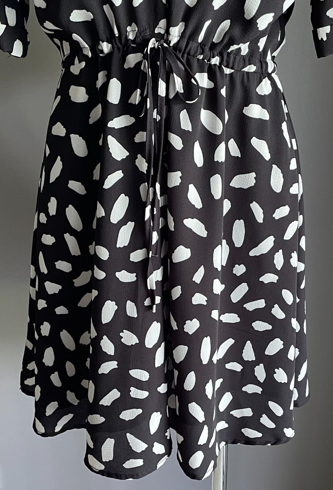 BANANAS Dress Button Front Black White Short Sleeve A-Line Lined Size 10 NEW