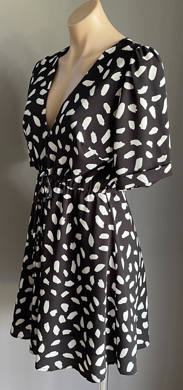 BANANAS Dress Button Front Black White Short Sleeve A-Line Lined Size 10 NEW