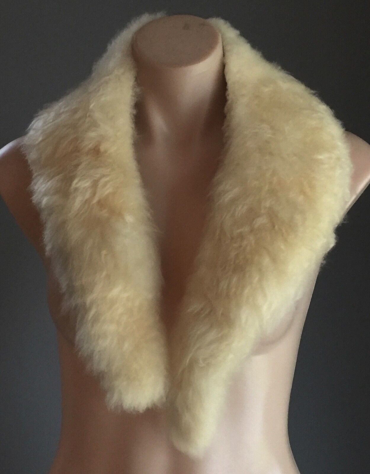 Vintage FAUX FUR COLLAR Unique Cream Stole
