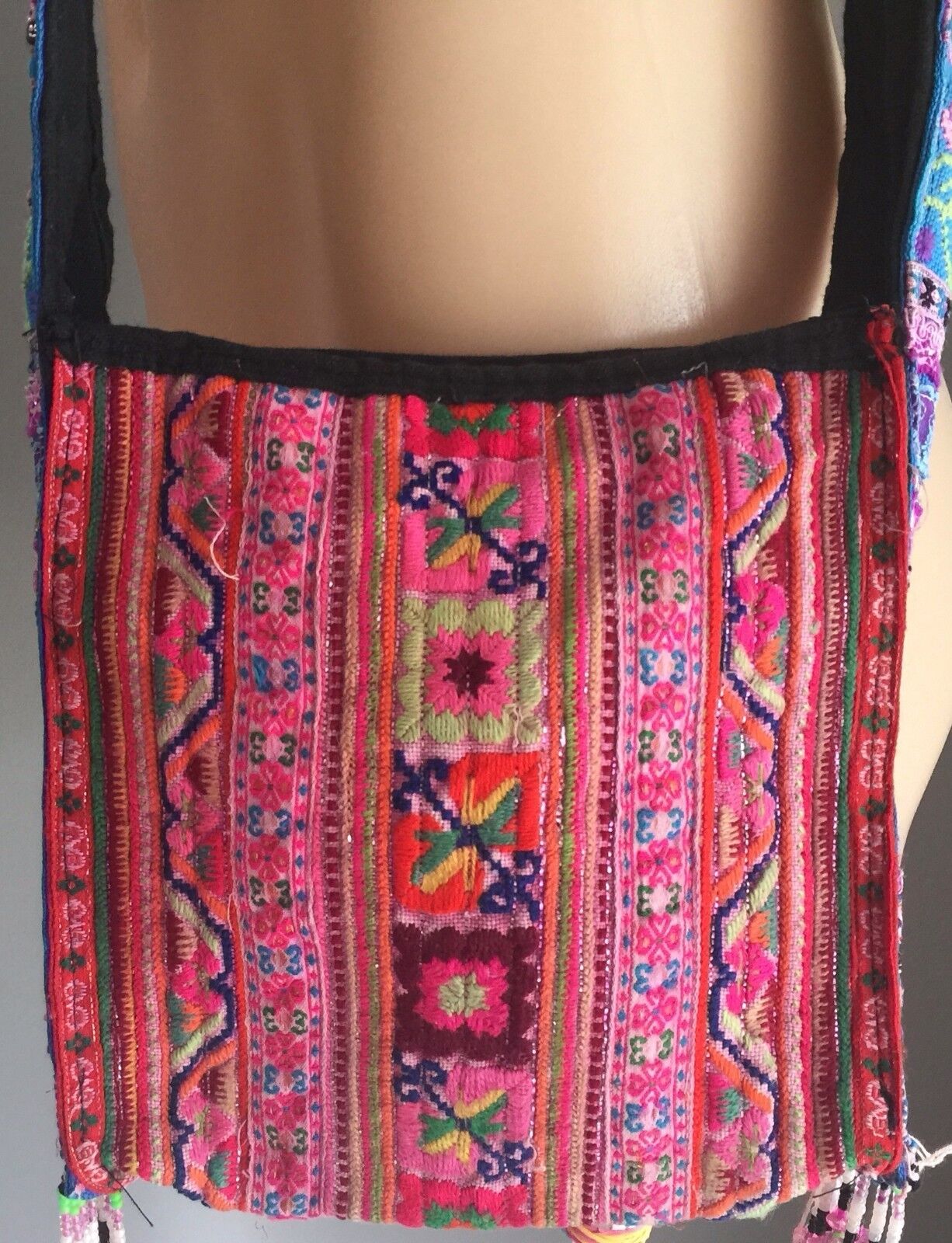 CROSS BODY SHOULDER BAG Multi Colour & Gold Fabric Zipped Top Beaded Tassels NEW