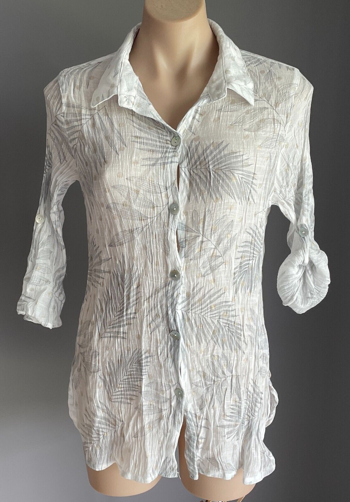 CLARITY by THREADZ Top White Grey Palm Print Wrinkle Adjust Sleeve Shirt S 10