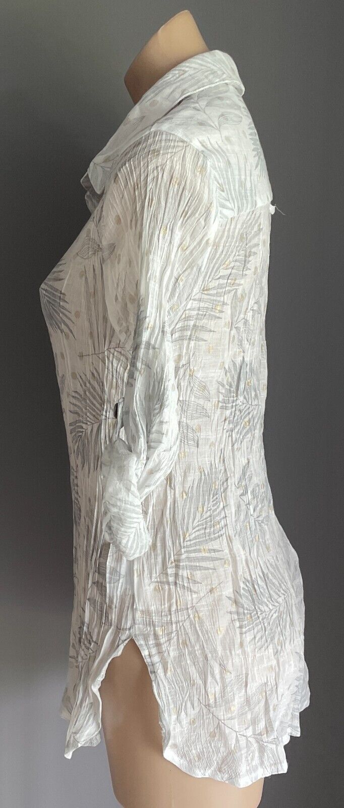 CLARITY by THREADZ Top White Grey Palm Print Wrinkle Adjust Sleeve Shirt S 10