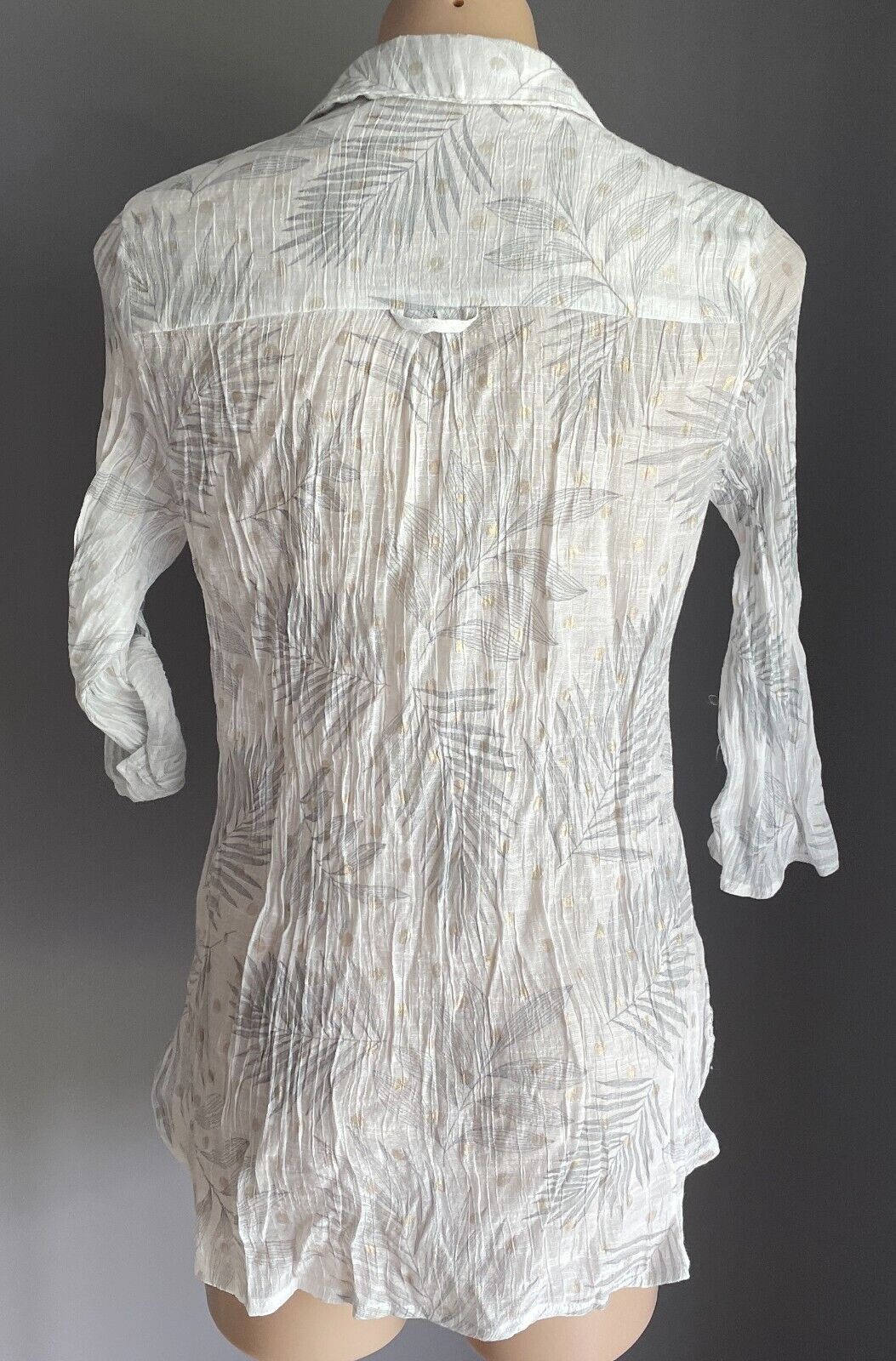 CLARITY by THREADZ Top White Grey Palm Print Wrinkle Adjust Sleeve Shirt S 10