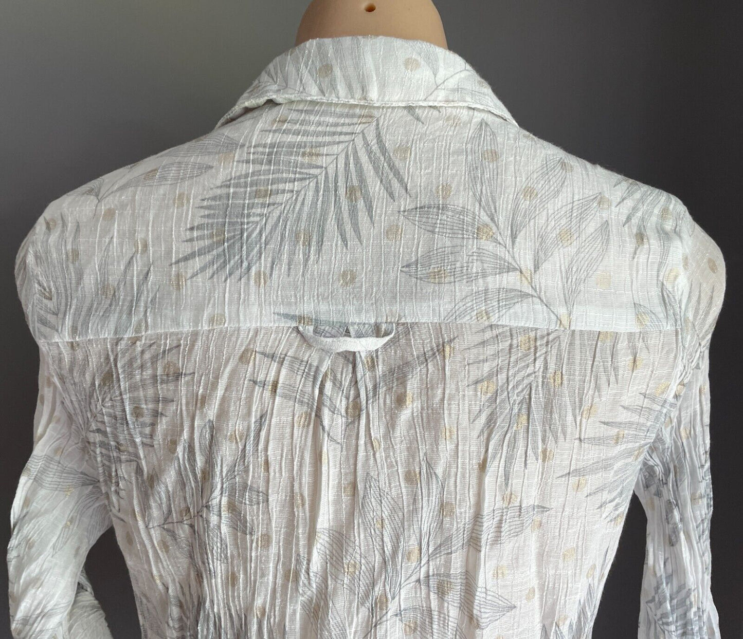 CLARITY by THREADZ Top White Grey Palm Print Wrinkle Adjust Sleeve Shirt S 10