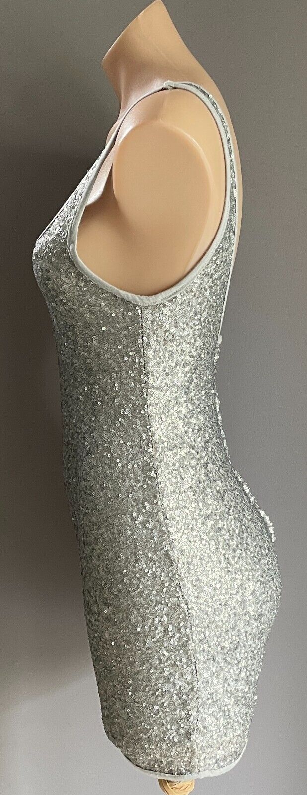 MIKA & GALA Mini Dress Silver Sequin Scoop Neck & Back Size 8 10 Lined Sleevless