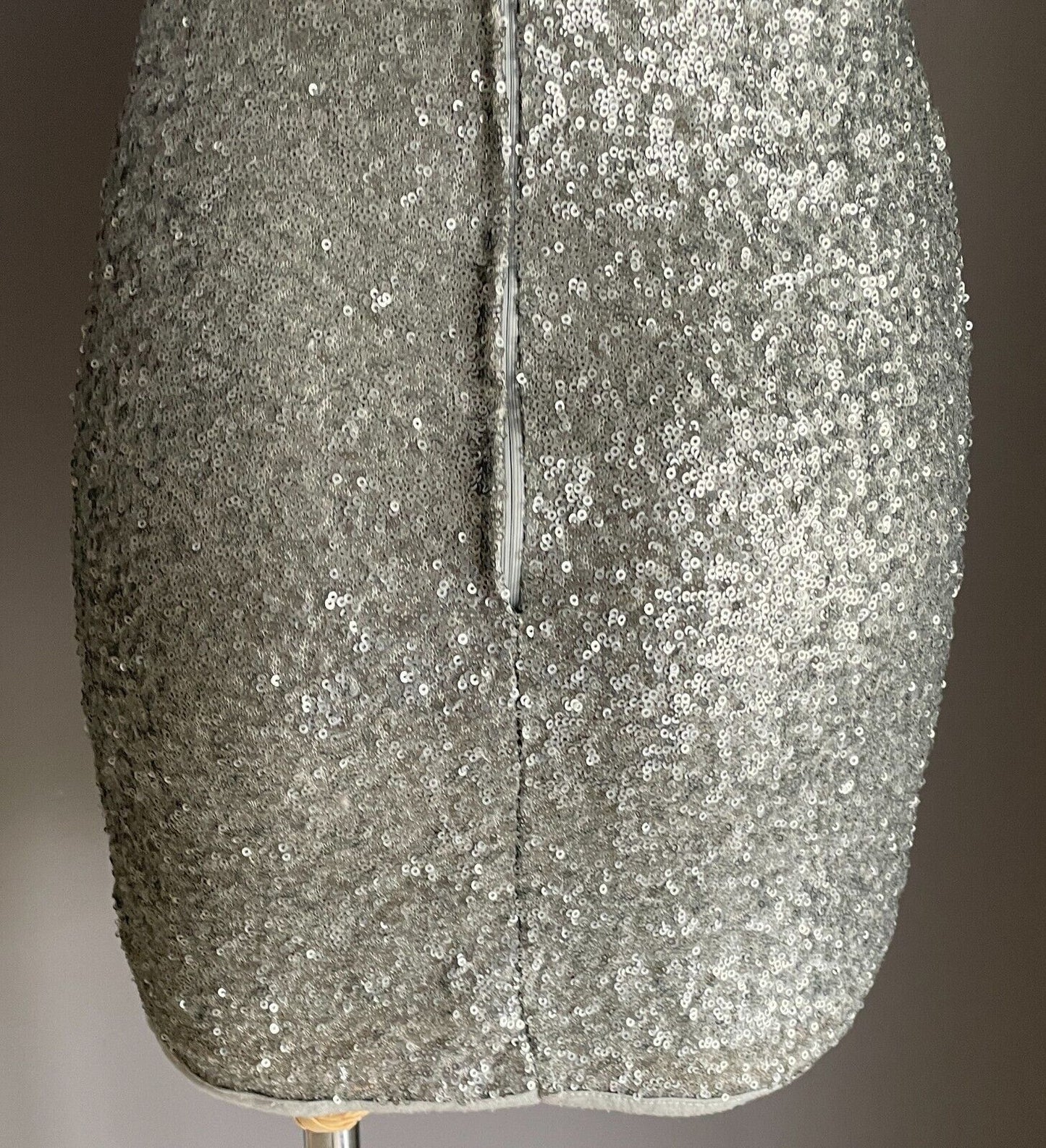MIKA & GALA Mini Dress Silver Sequin Scoop Neck & Back Size 8 10 Lined Sleevless