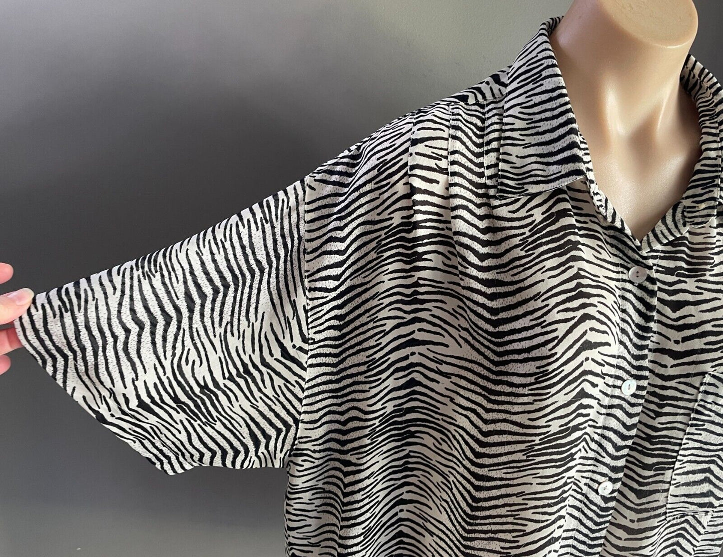 TARGET Top Black White Zebra Print Button Front Blouse Size 20 Collar Shirt