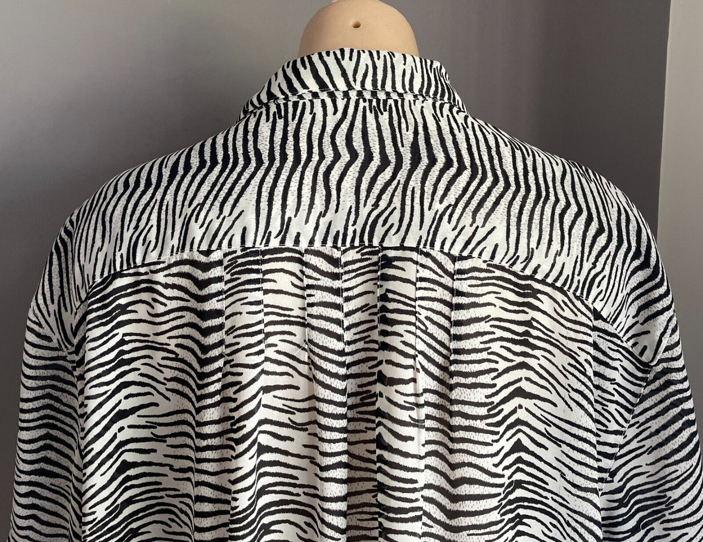 TARGET Top Black White Zebra Print Button Front Blouse Size 20 Collar Shirt