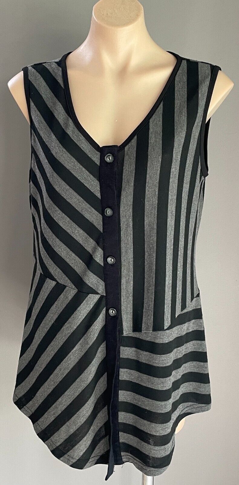 EMMA ROSE Top Grey Black Stripe Sleeveless Button Front  Size 12 Stretch Fabric
