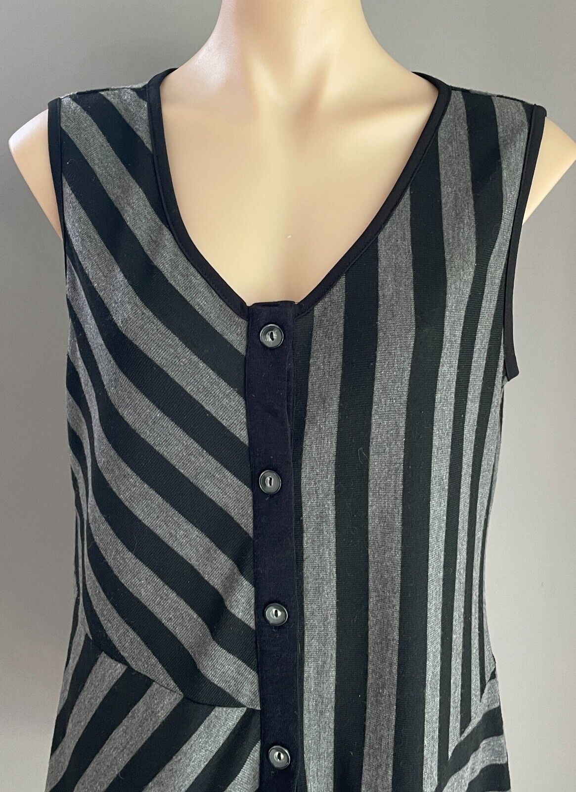 EMMA ROSE Top Grey Black Stripe Sleeveless Button Front  Size 12 Stretch Fabric