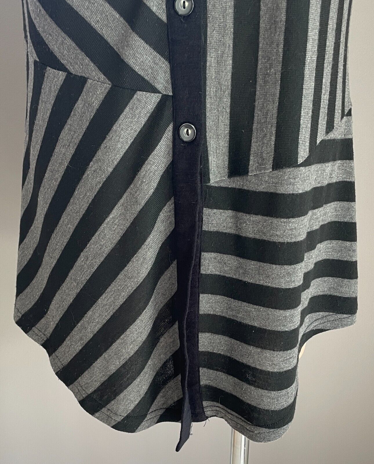 EMMA ROSE Top Grey Black Stripe Sleeveless Button Front  Size 12 Stretch Fabric
