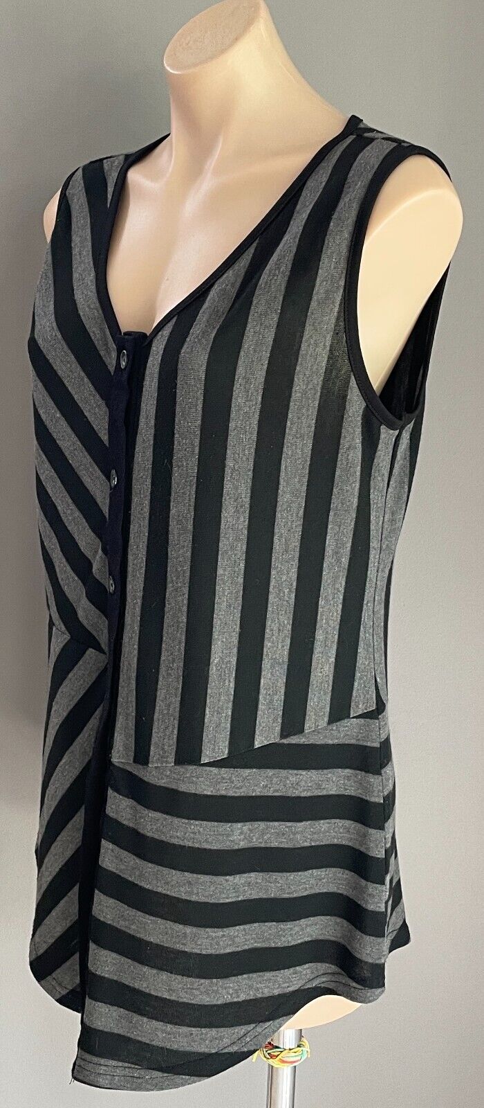EMMA ROSE Top Grey Black Stripe Sleeveless Button Front  Size 12 Stretch Fabric