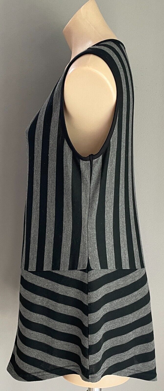 EMMA ROSE Top Grey Black Stripe Sleeveless Button Front  Size 12 Stretch Fabric