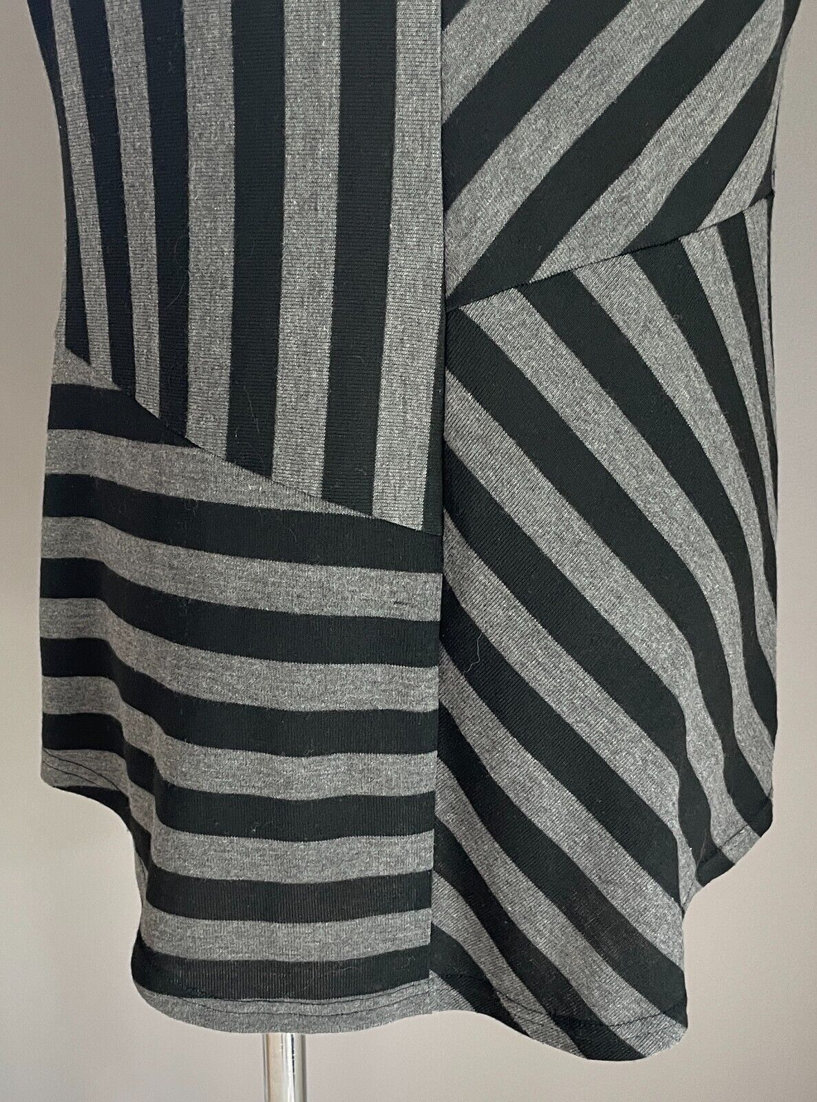 EMMA ROSE Top Grey Black Stripe Sleeveless Button Front  Size 12 Stretch Fabric