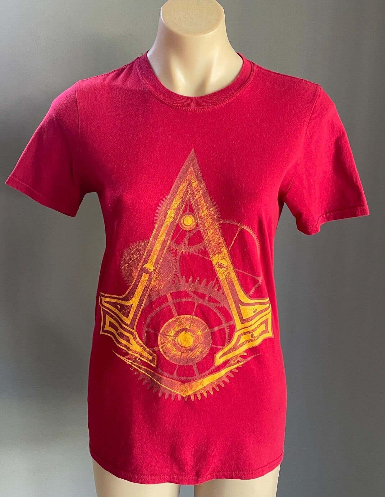 ASSASSINS CREED SYNDICATE Red T-Shirt Size S 10 Front Print Short Sleeve Cotton