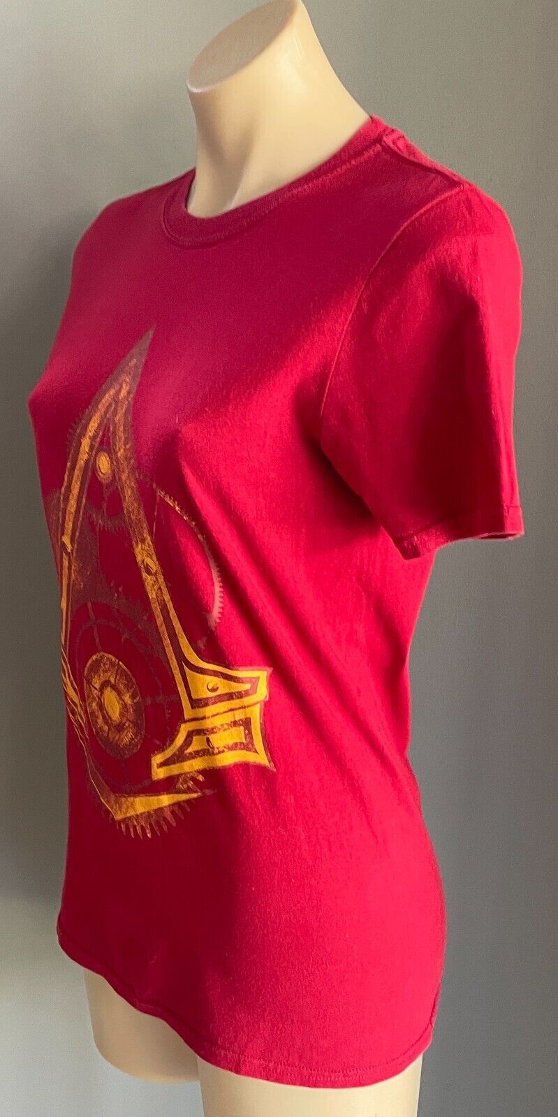 ASSASSINS CREED SYNDICATE Red T-Shirt Size S 10 Front Print Short Sleeve Cotton