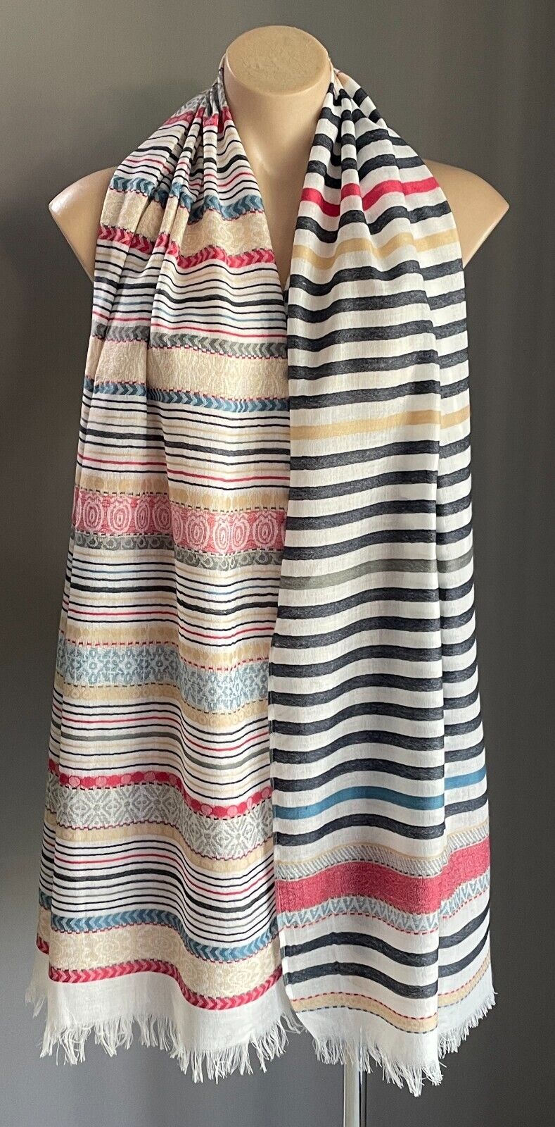 CINNAMON CREATIONS Neck Scarf Wrap Multi Colour Print Rectangle Fringe Trim NEW
