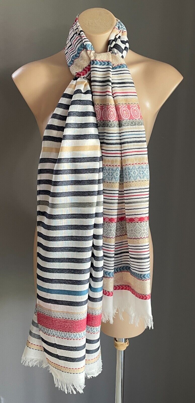 CINNAMON CREATIONS Neck Scarf Wrap Multi Colour Print Rectangle Fringe Trim NEW